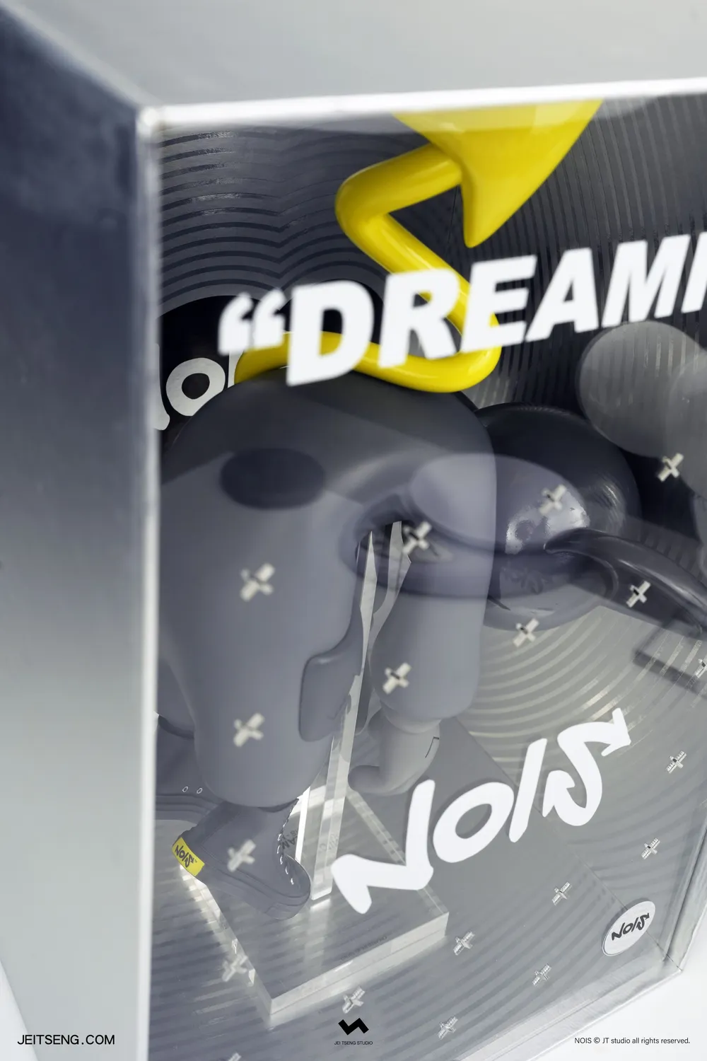 NOIS Dreaming - PLUS/MINUS 12